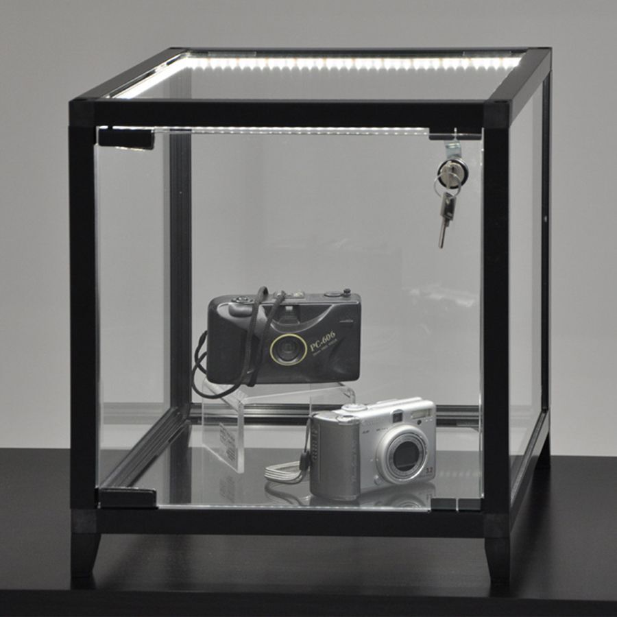 Schwarzer Glas-Vitrinen-Würfel mit LED-Streifen, zwei Kameras innen