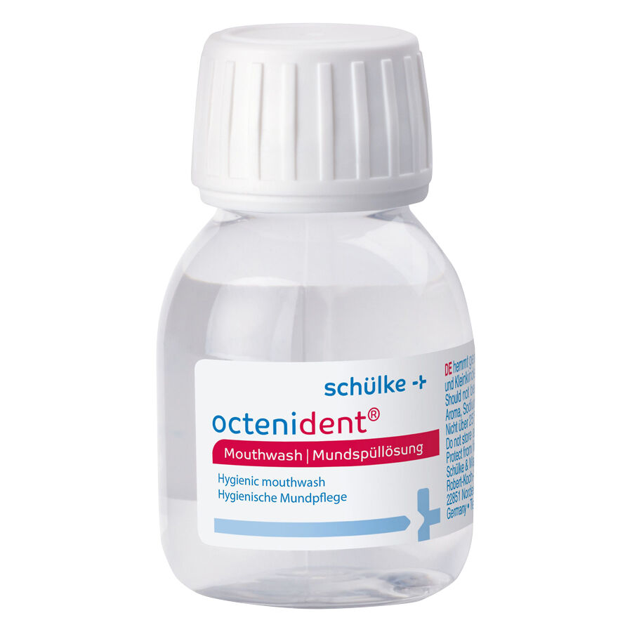 Kleine transparente Flasche Octenident Mundspüllösung mit weißem Deckel auf weißem Hintergrund