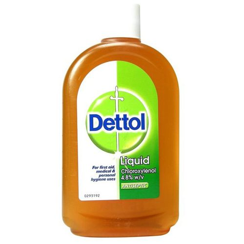 Braune Flasche Dettol Antiseptische Flüssigkeit auf weißem Hintergrund