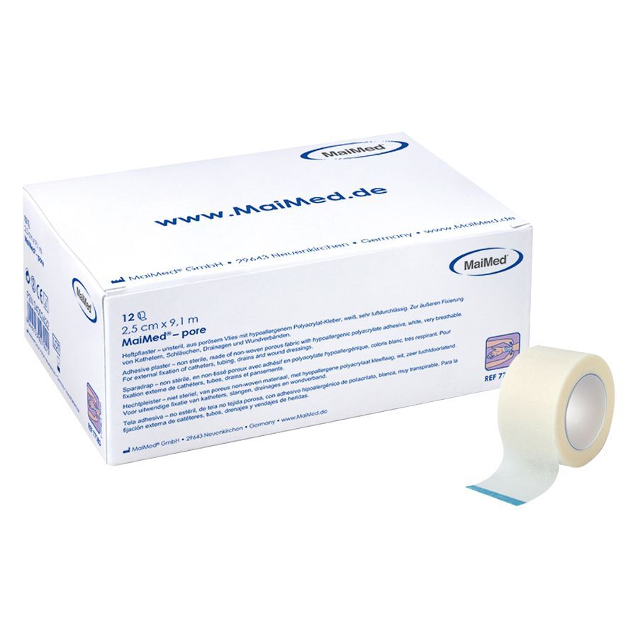 Weiße Rolle MaiMed® Pflasterband vor Verpackung auf weißem Hintergrund