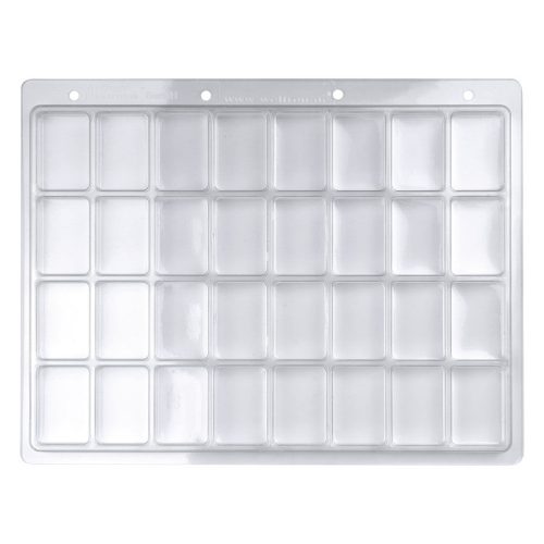 Transparenter Blister Pack mit 32 Kammern auf weißem Hintergrund