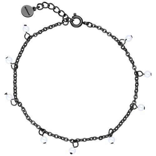 Schwarzes Armband mit kleinen Perlen auf weißem Hintergrund