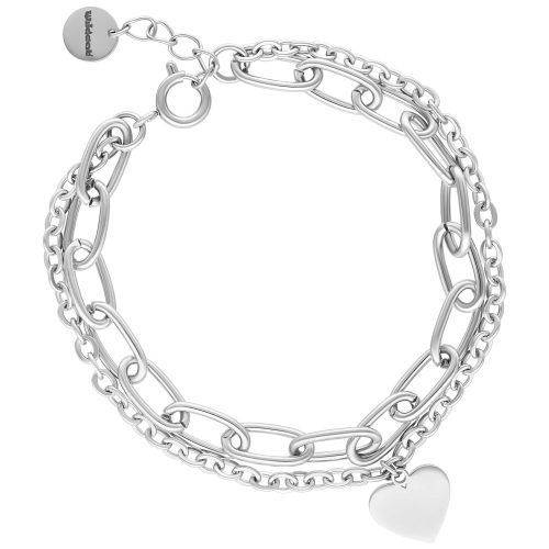 Silberfarbenes Herz Armband aus zwei Kettensträngen mit Herzanhänger auf weißem Hintergrund