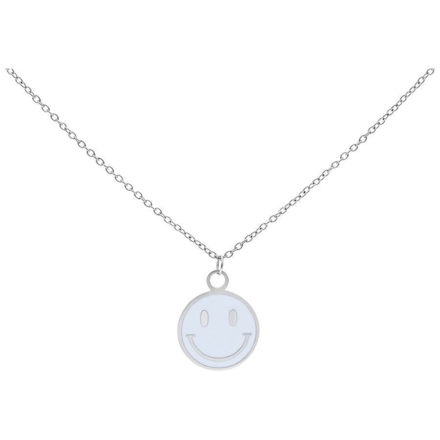 Silberne Kette mit Smiley-Anhänger auf weißem Hintergrund
