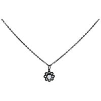 Schwarze Kette aus Chirurgenstahl mit Blumenanhänger und klarem Kristall auf weißem Hintergrund