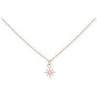Filigrane Polar Star Kette aus Chirurgenstahl in Roségold auf weißem Hintergrund