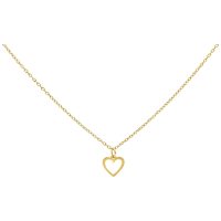 Feine goldene Kette mit herzförmigem Anhänger vor weißem Hintergrund