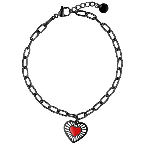 Schwarzes Armband aus Chirurgenstahl mit rotem Herzanhänger auf weißem Hintergrund