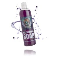 Lila Seifenflasche mit Auafee-Logo und Spritzern auf weißem Hintergrund