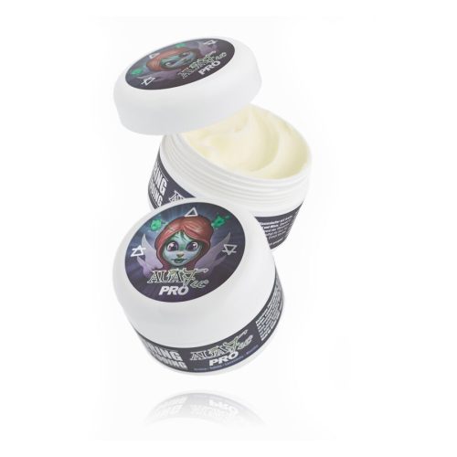Weiße Dose Auafee Pro Tattoo Butter mit geöffneter und geschlossener Kappe auf weißem Hintergrund