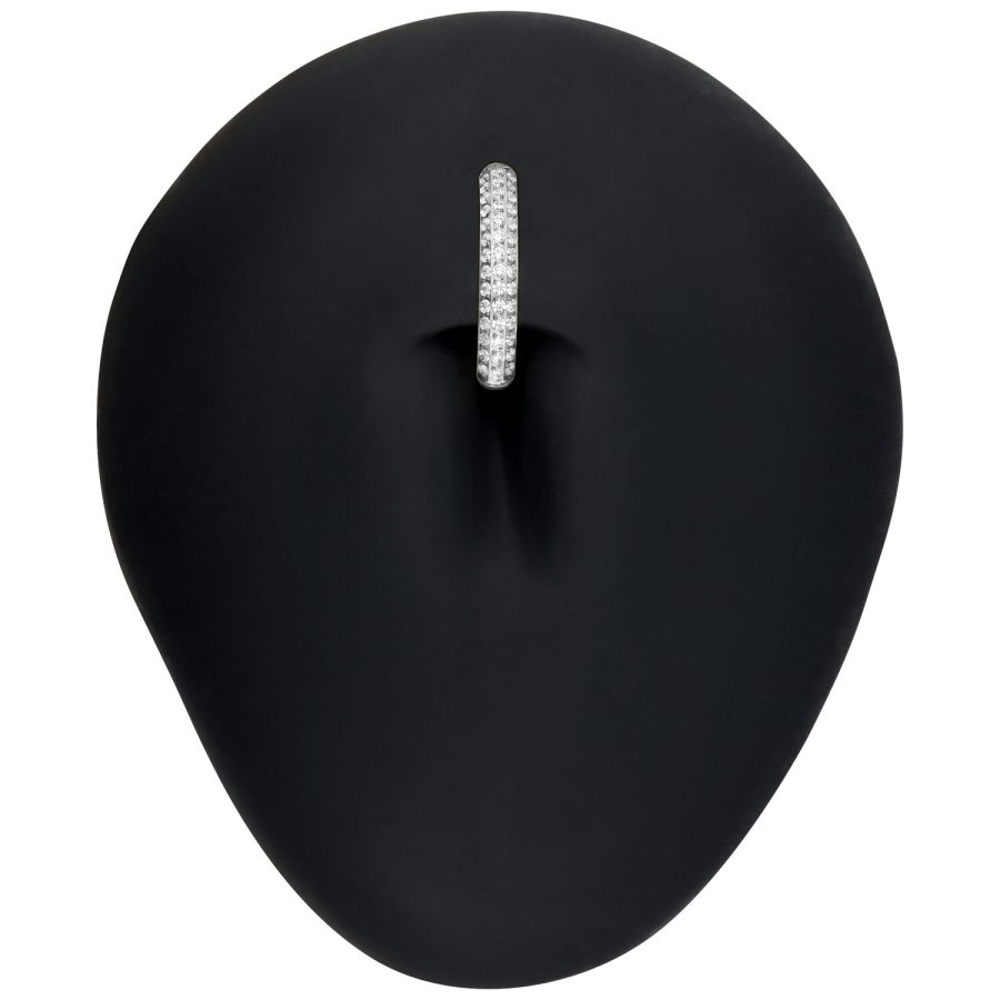 Silberner Multi Jewelled Belly Arch Clicker auf schwarzem Hintergrund