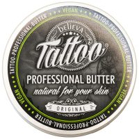 Runde Dose Believa Tattoo Butter mit grünem Rand auf weißem Hintergrund