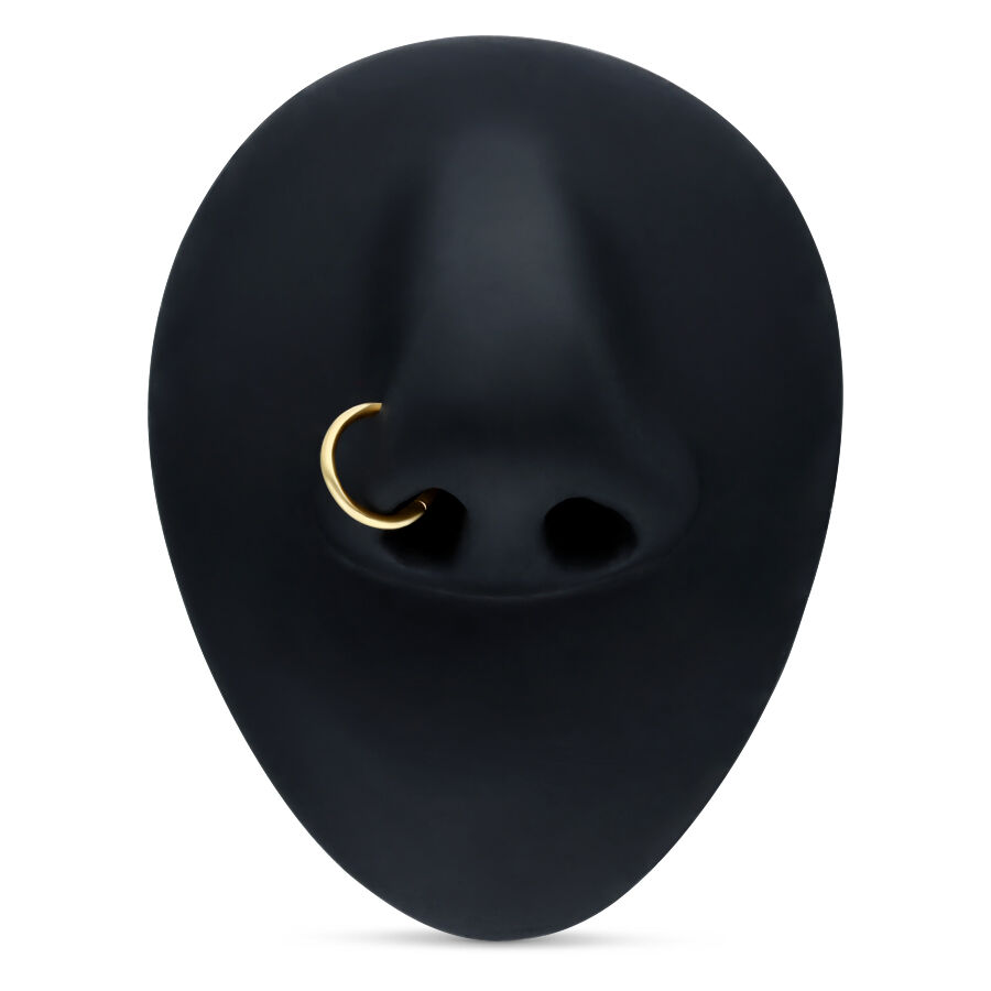 Goldener 18K Hinged Ring in Septum-Piercing auf schwarzem Display