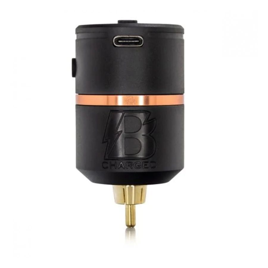 Schwarzes Bishop Wireless Netzteil V2 mit USB-Anschluss auf weißem Hintergrund