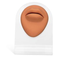 Braunes Body Bit Big Mouth aus Silikon auf weißem Hintergrund