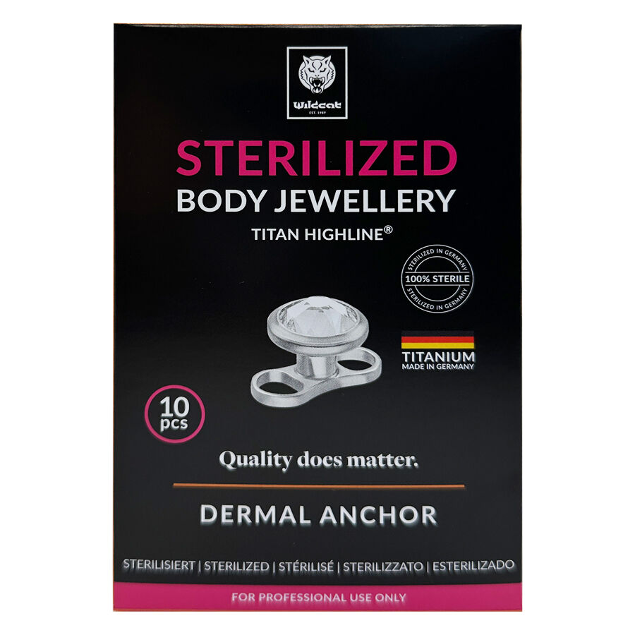 Silberner Dermal Anchor aus Titan mit klarem Kristall auf schwarzem Hintergrund