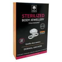 Verpackung des sterilisierten Dermal Anchor aus Titan mit Kristall in Silber auf schwarzem Hintergrund