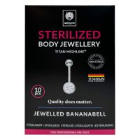 Silbernes Bauchnabelpiercing aus Titan mit klarem Kristall auf schwarzem Hintergrund