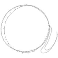 Silberne doppelte Bauchkette mit Perlen auf weißem Hintergrund
