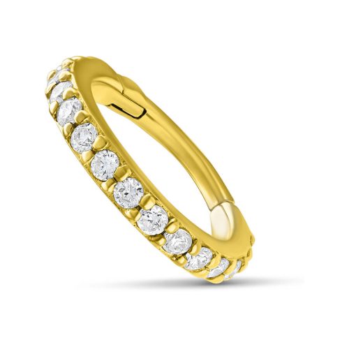 Goldener Piercingring mit klaren Diamanten auf weißem Hintergrund