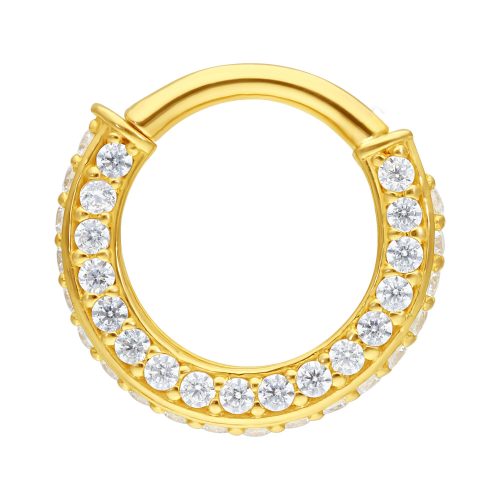 Goldener Piercingring mit klaren Kristallen auf weißem Hintergrund
