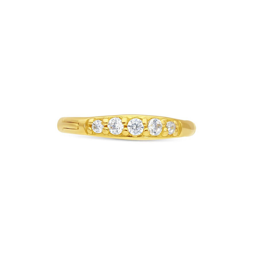 Goldener 18K Piercingring mit klaren Kristallen auf weißem Hintergrund