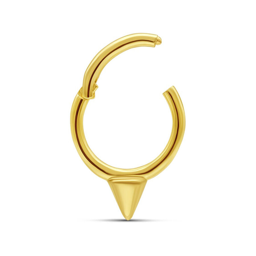 Goldener Piercingring mit Kegelspitze vor weißem Hintergrund
