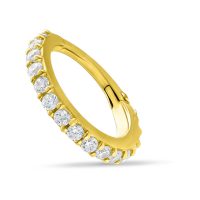 Goldener 14K Piercingring mit klarem Kristallbesatz auf weißem Hintergrund