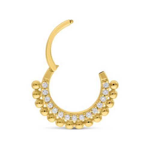 Goldener Piercingring mit kleinen Kugeln und klaren Kristallen auf weißem Hintergrund