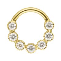 Goldener Septum-Ring mit sieben runden Moissanit-Kristallen vor weißem Hintergrund