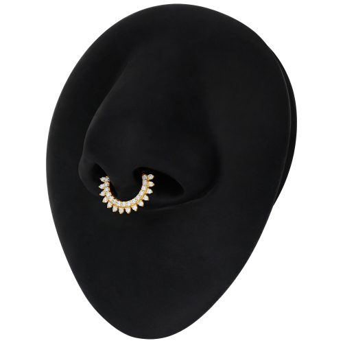 Goldener Moissanit Septum Ring mit Sonnenstrahlen-Design auf schwarzem Hintergrund