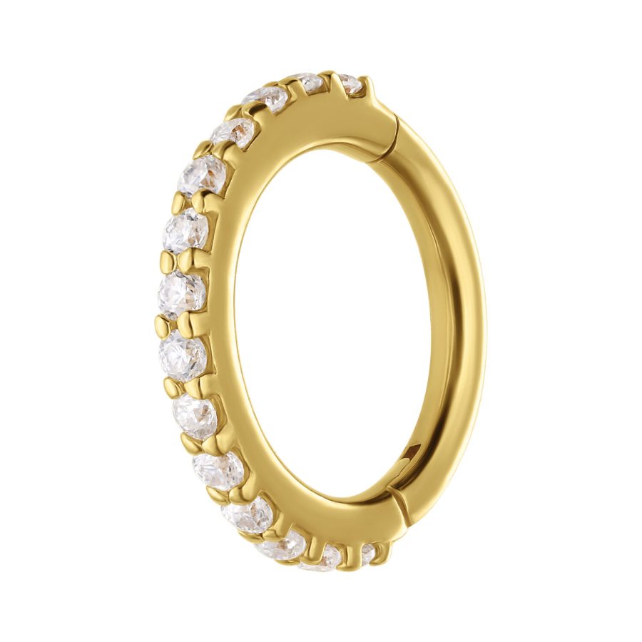 Goldener Hinged Ring mit Moissanit-Kristallen auf weißem Hintergrund