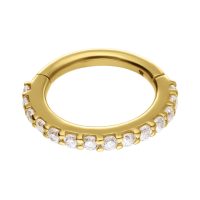 Goldener 14K Piercingring mit Moissanit-Kristallen auf weißem Hintergrund
