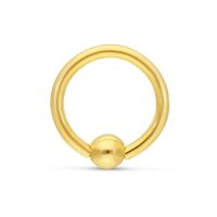 Goldener Klemmkugelring aus 18K Gold auf weißem Hintergrund