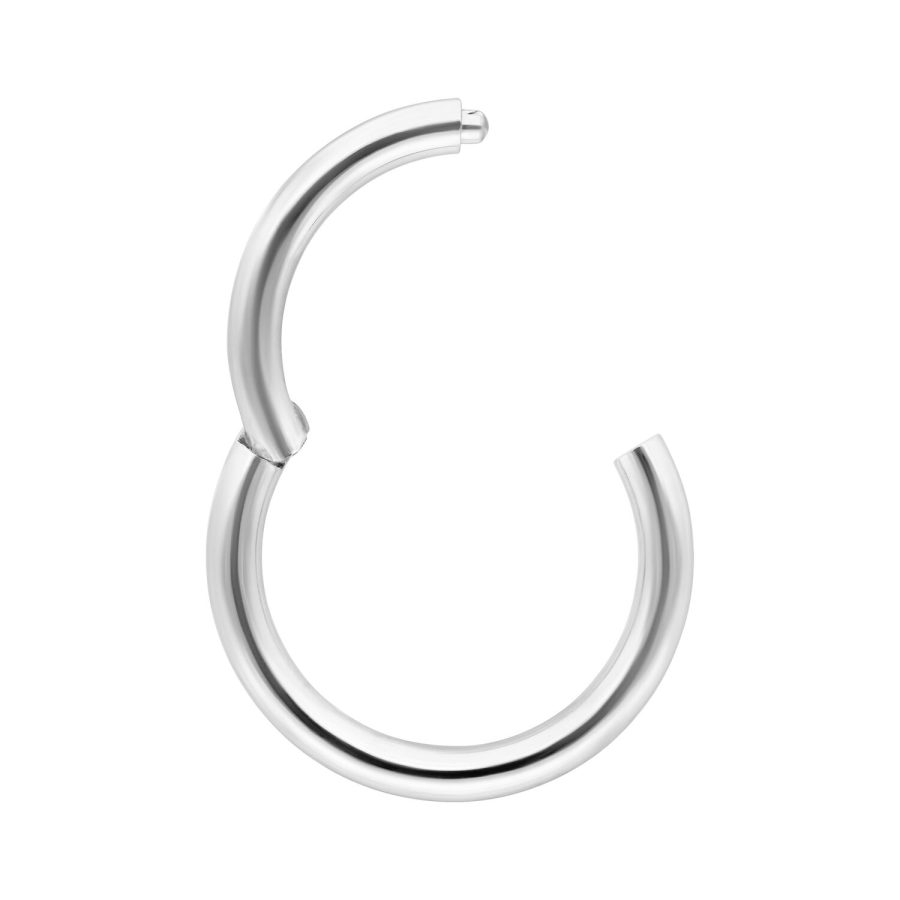 Klappring aus 14K Weißgold auf weißem Hintergrund