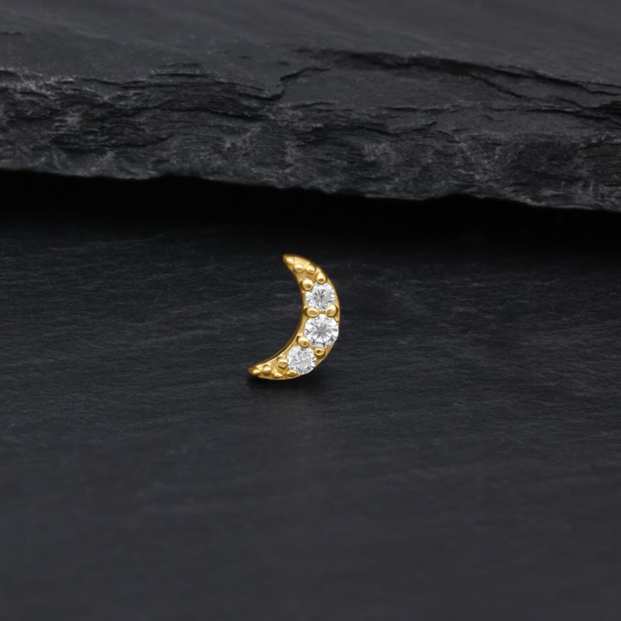 Goldener Mond-Aufsatz mit kristallklaren Moissanit-Steinen auf dunklem Hintergrund