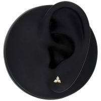 Trinity Piercing Aufsatz aus 14K Gold mit klaren Kristallen auf schwarzem Ohrmodell