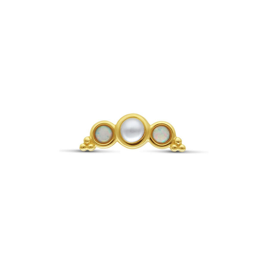 Goldener Piercingaufsatz mit synthetischem Opal und Perle auf weißem Hintergrund