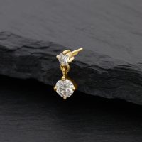 14K Gold Aufsatz mit Moissanit Kristall auf schwarzem Hintergrund