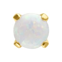 Runder synthetischer Opal in 14K Goldfassung auf weißem Hintergrund
