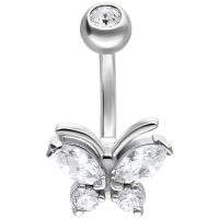 Silbernes Bauchnabelpiercing mit Schmetterling und klaren Kristallen auf weißem Hintergrund