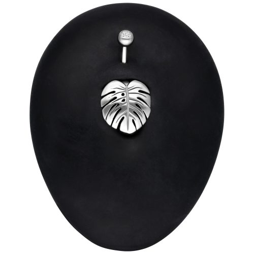 Silbernes Bananabell Piercing mit Monstera Blatt Design auf schwarzem Hintergrund