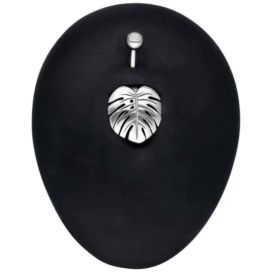 Silbernes Bananabell Piercing mit Monstera Blatt Design auf schwarzem Hintergrund