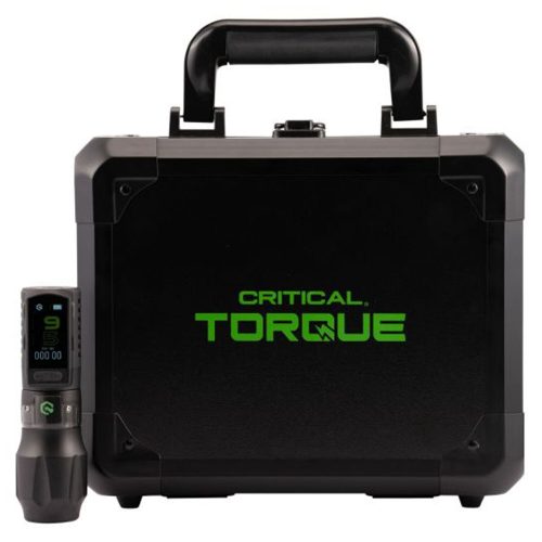 Schwarzes Critical Torque 3.5 Set mit Koffer und Gerät auf weißem Hintergrund