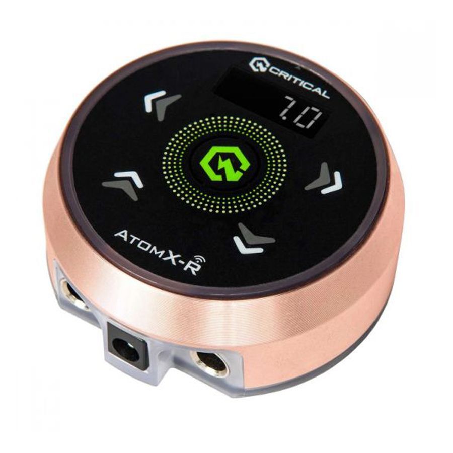 Rundes Atomxr Netzteil in Roségold mit schwarzer Oberfläche und Display