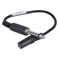 Schwarzer HAWK Plug 6.3 mm mit Kabel auf weißem Hintergrund