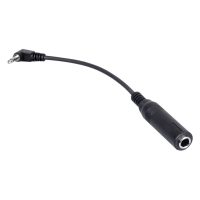 Schwarzes Adapterkabel mit 3.5mm Stecker und 6.3mm Buchse auf weißem Hintergrund