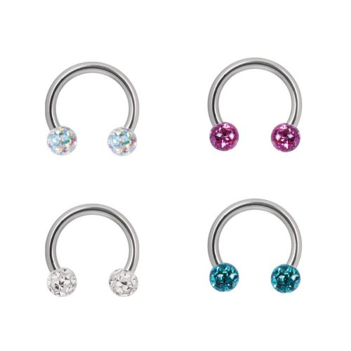 Vier Titan Circular Barbells mit bunten Kristallen auf weißem Hintergrund