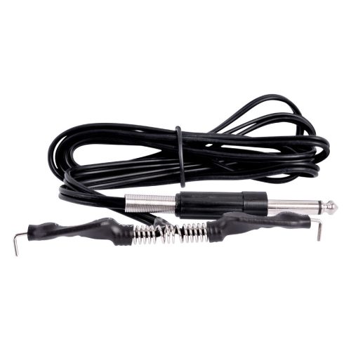 Schwarzes Clip Cord mit Klinkenstecker auf weißem Hintergrund