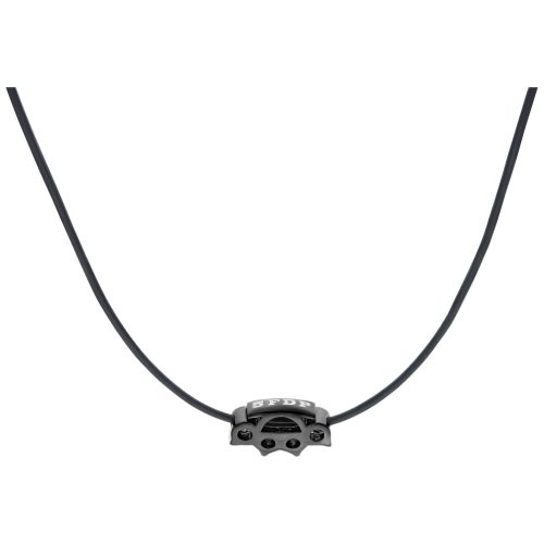 Schwarze Lederkette mit 5FDP Charm aus schwarzem Chirurgenstahl auf weißem Hintergrund